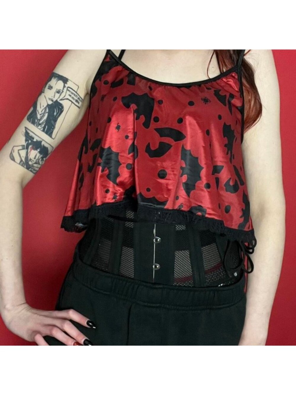 Romwe  /  Red lace crop with black bats and lace ❤️🖤